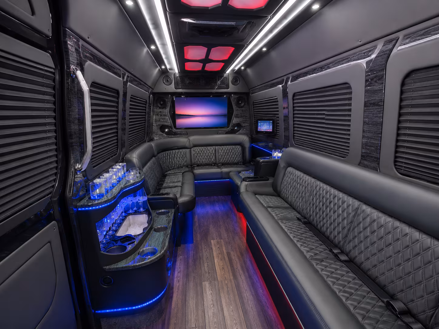 jackson custom day trip and driving tour bus rentals